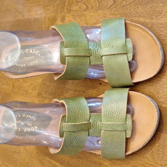 Kork-Ease Green Leather Sandals - Picture 2 of 16